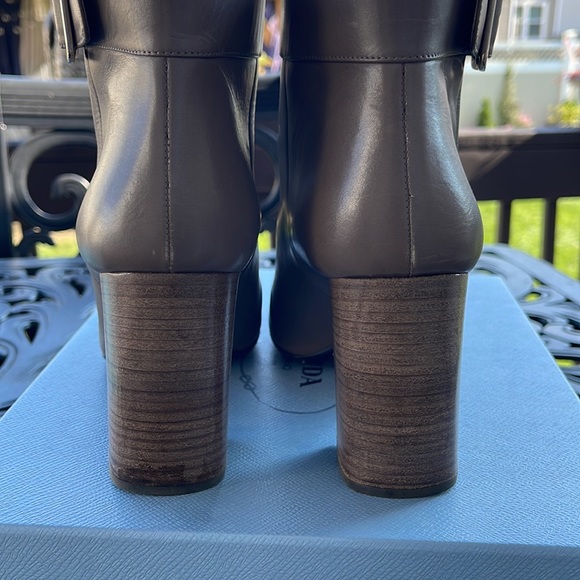 Prada Gray Leather Block-Heeled, Buckled Bootie.  Size 38-1/2 - Picture 9 of 10